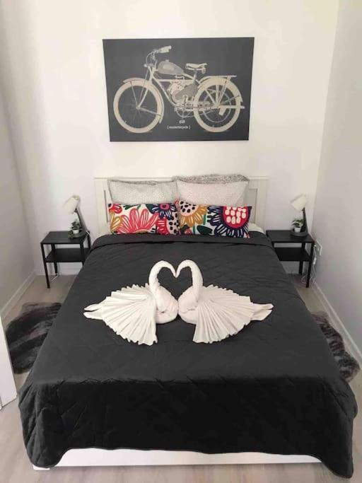 Perfect Location,Newly Decorated Modern, Large Place 60 M2, Really Quiet So You Can Have A Good Night Sleep, Ac, Netflix, Smart Tv, High-Speed Internet, World Famous New York Cafe Only 10 Minutes Walk Budapest Luaran gambar