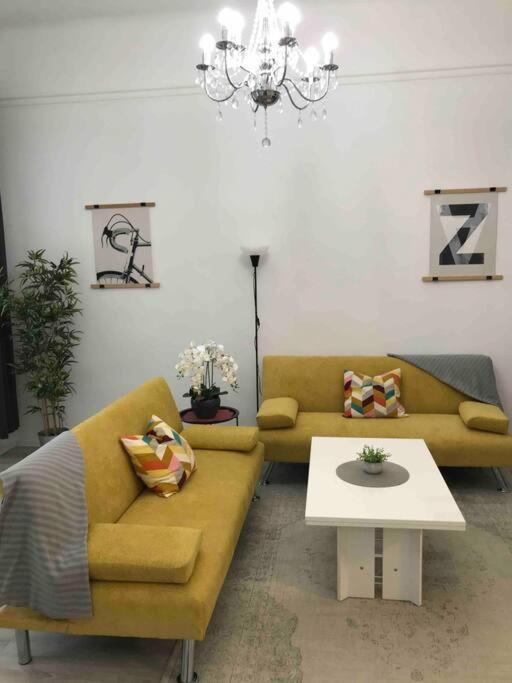 Perfect Location,Newly Decorated Modern, Large Place 60 M2, Really Quiet So You Can Have A Good Night Sleep, Ac, Netflix, Smart Tv, High-Speed Internet, World Famous New York Cafe Only 10 Minutes Walk Budapest Luaran gambar