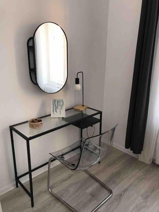 Perfect Location,Newly Decorated Modern, Large Place 60 M2, Really Quiet So You Can Have A Good Night Sleep, Ac, Netflix, Smart Tv, High-Speed Internet, World Famous New York Cafe Only 10 Minutes Walk Budapest Luaran gambar