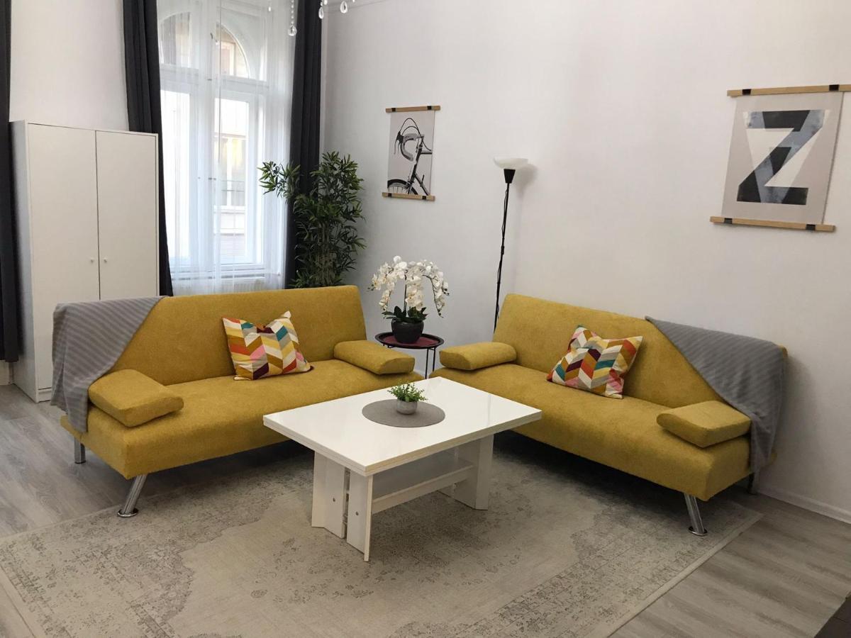 Perfect Location,Newly Decorated Modern, Large Place 60 M2, Really Quiet So You Can Have A Good Night Sleep, Ac, Netflix, Smart Tv, High-Speed Internet, World Famous New York Cafe Only 10 Minutes Walk Budapest Luaran gambar