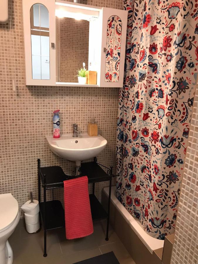 Perfect Location,Newly Decorated Modern, Large Place 60 M2, Really Quiet So You Can Have A Good Night Sleep, Ac, Netflix, Smart Tv, High-Speed Internet, World Famous New York Cafe Only 10 Minutes Walk Budapest Luaran gambar