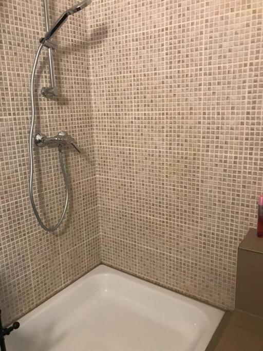Perfect Location,Newly Decorated Modern, Large Place 60 M2, Really Quiet So You Can Have A Good Night Sleep, Ac, Netflix, Smart Tv, High-Speed Internet, World Famous New York Cafe Only 10 Minutes Walk Budapest Luaran gambar