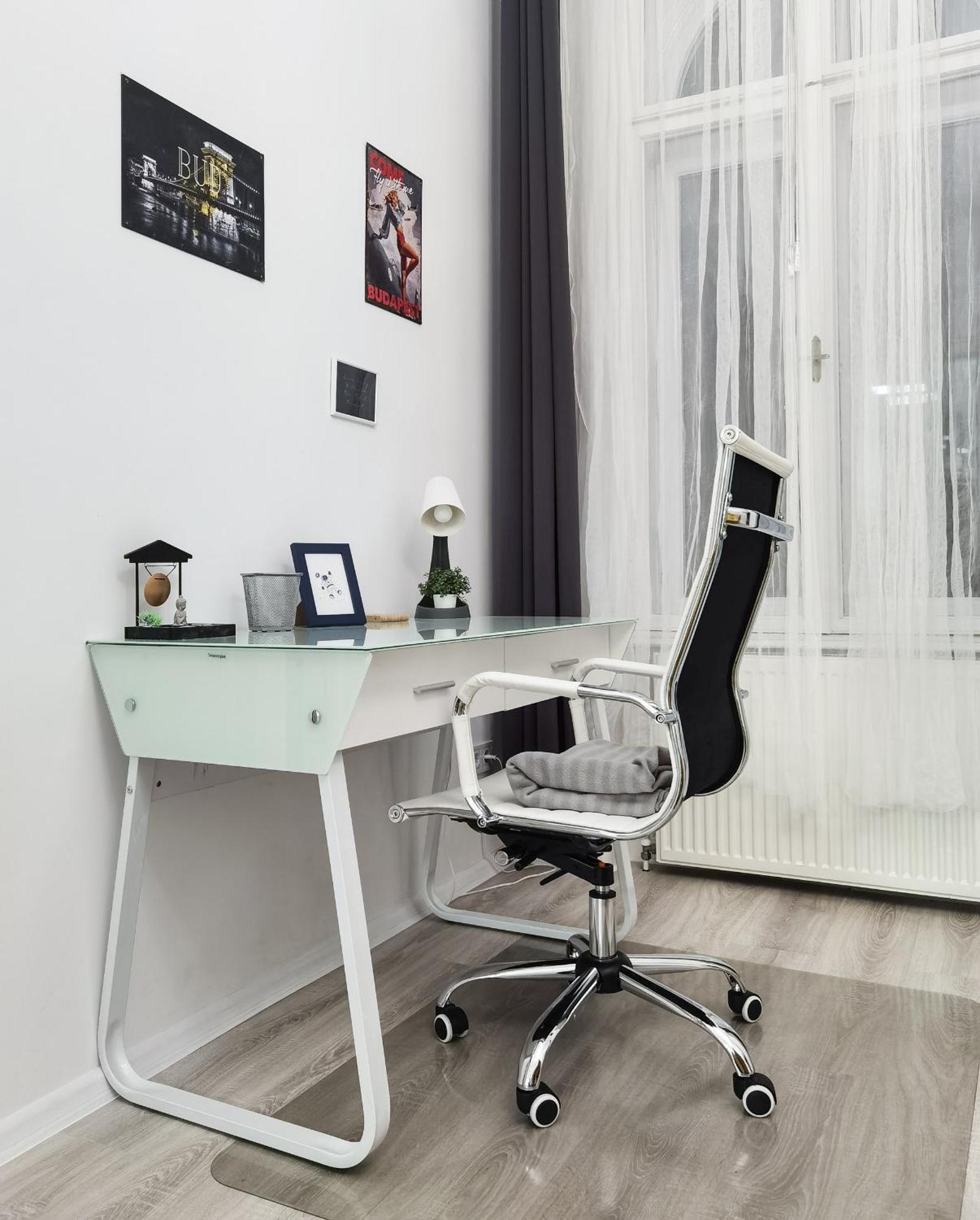 Perfect Location,Newly Decorated Modern, Large Place 60 M2, Really Quiet So You Can Have A Good Night Sleep, Ac, Netflix, Smart Tv, High-Speed Internet, World Famous New York Cafe Only 10 Minutes Walk Budapest Luaran gambar