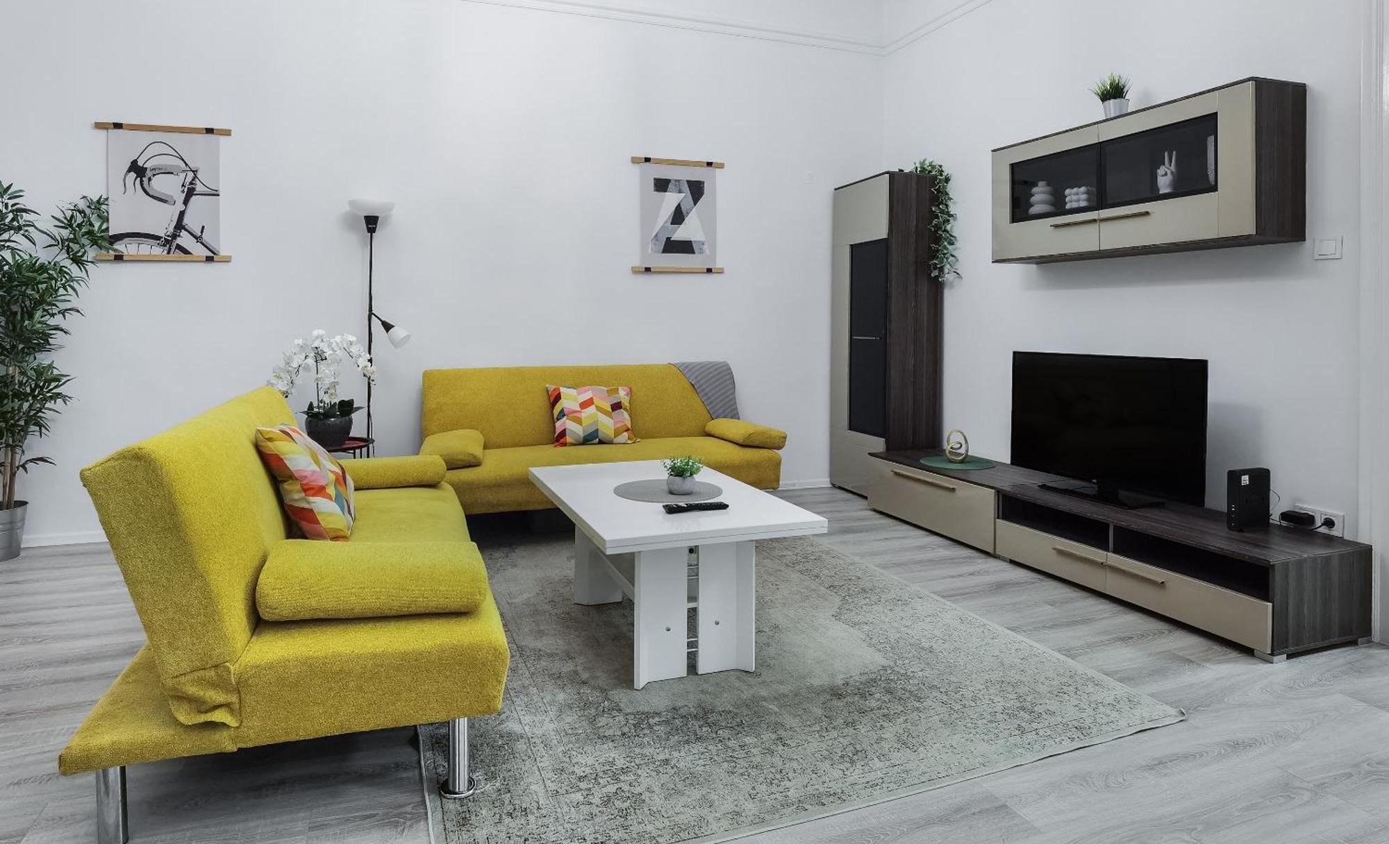 Perfect Location,Newly Decorated Modern, Large Place 60 M2, Really Quiet So You Can Have A Good Night Sleep, Ac, Netflix, Smart Tv, High-Speed Internet, World Famous New York Cafe Only 10 Minutes Walk Budapest Luaran gambar