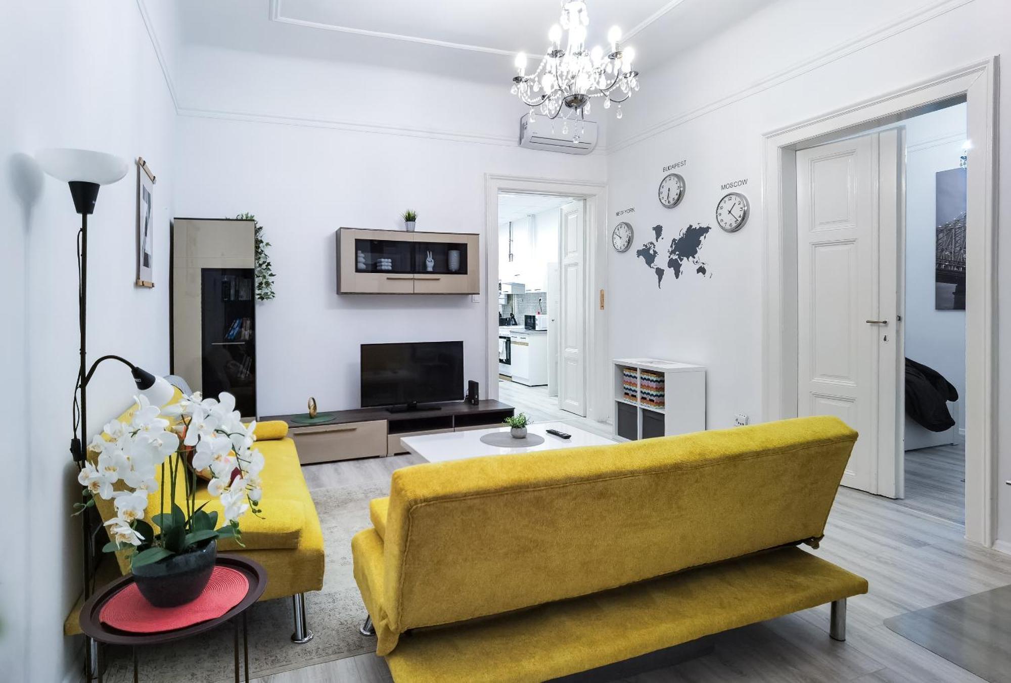 Perfect Location,Newly Decorated Modern, Large Place 60 M2, Really Quiet So You Can Have A Good Night Sleep, Ac, Netflix, Smart Tv, High-Speed Internet, World Famous New York Cafe Only 10 Minutes Walk Budapest Luaran gambar