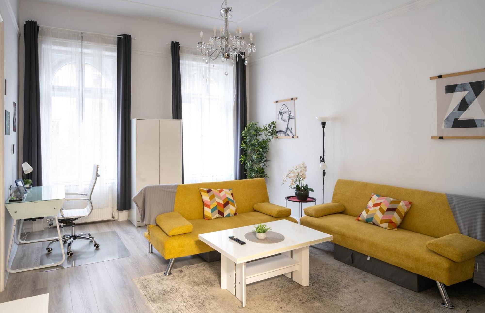 Perfect Location,Newly Decorated Modern, Large Place 60 M2, Really Quiet So You Can Have A Good Night Sleep, Ac, Netflix, Smart Tv, High-Speed Internet, World Famous New York Cafe Only 10 Minutes Walk Budapest Luaran gambar