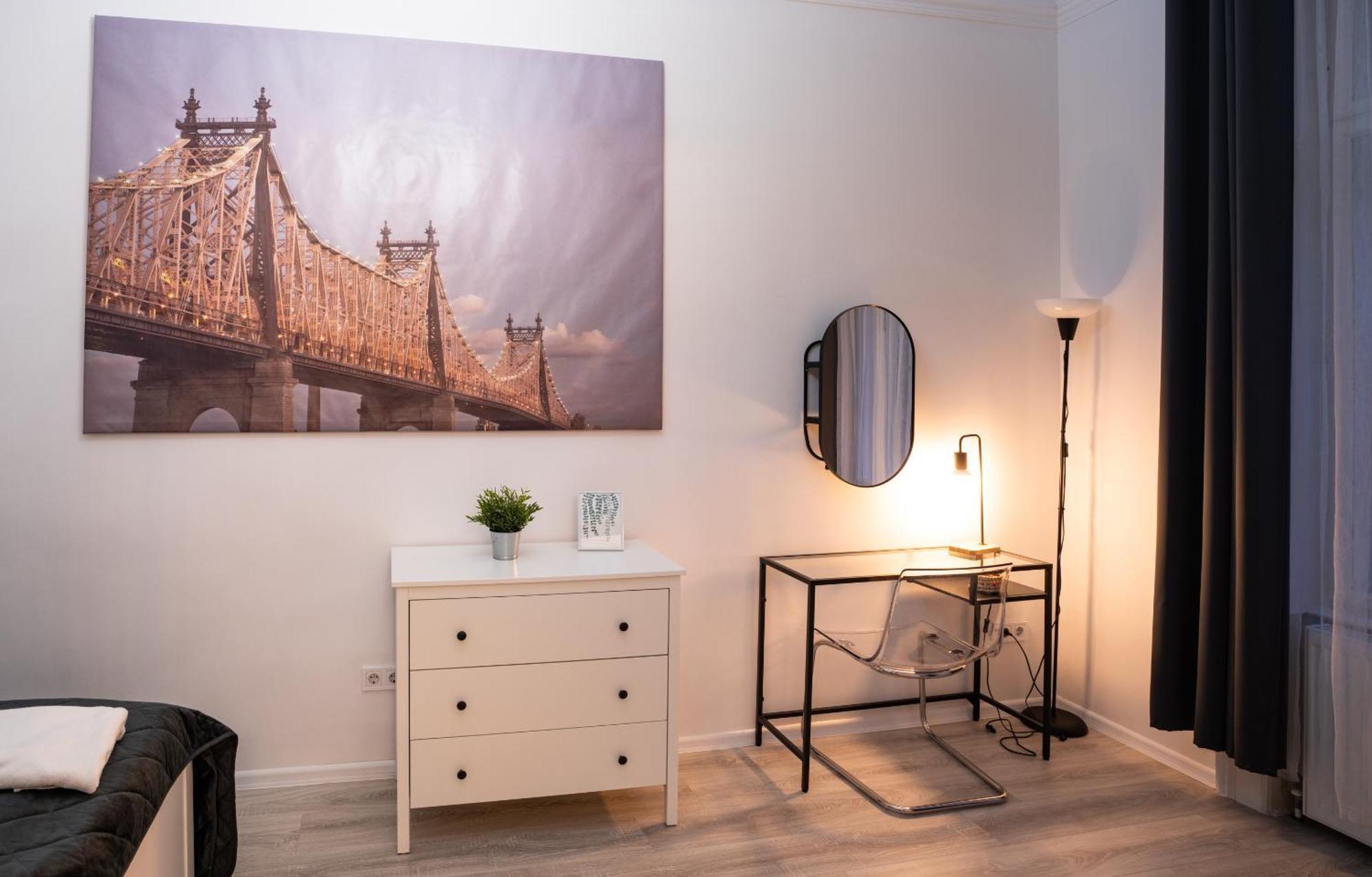 Perfect Location,Newly Decorated Modern, Large Place 60 M2, Really Quiet So You Can Have A Good Night Sleep, Ac, Netflix, Smart Tv, High-Speed Internet, World Famous New York Cafe Only 10 Minutes Walk Budapest Luaran gambar