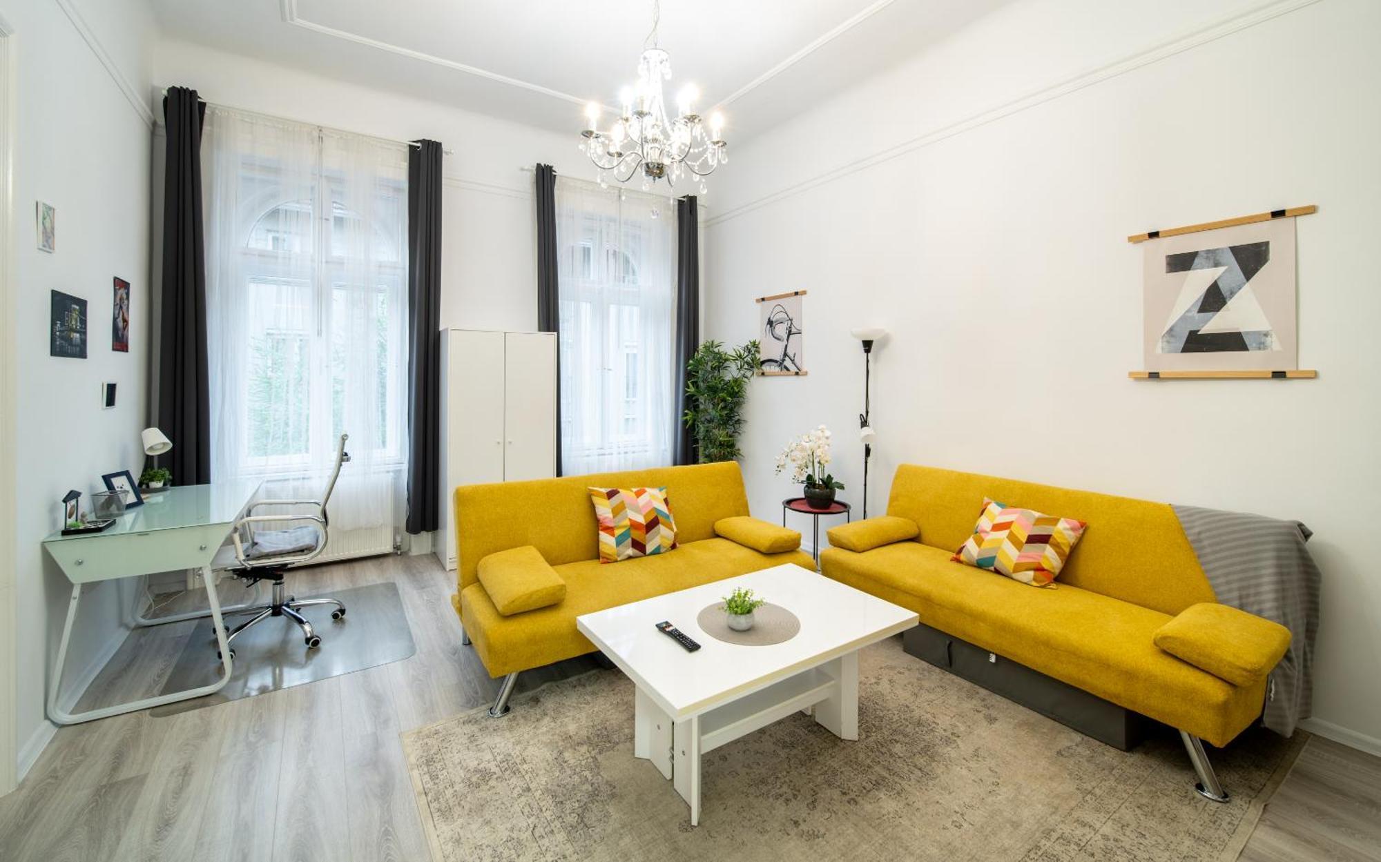 Perfect Location,Newly Decorated Modern, Large Place 60 M2, Really Quiet So You Can Have A Good Night Sleep, Ac, Netflix, Smart Tv, High-Speed Internet, World Famous New York Cafe Only 10 Minutes Walk Budapest Luaran gambar