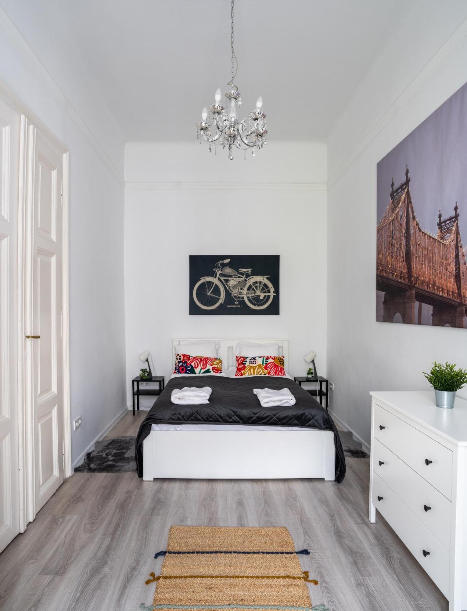 Perfect Location,Newly Decorated Modern, Large Place 60 M2, Really Quiet So You Can Have A Good Night Sleep, Ac, Netflix, Smart Tv, High-Speed Internet, World Famous New York Cafe Only 10 Minutes Walk Budapest Luaran gambar